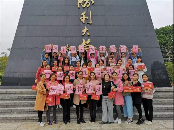 “春風十里，女王是我”——碧水龍庭幼兒園慶三八節活動